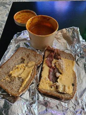 B*tch Don't Grill My Cheese