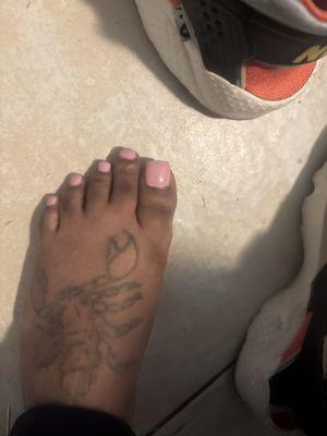 Look like someone played with my feet still had plenty of dead skin around the cuticle and bottom of feet.