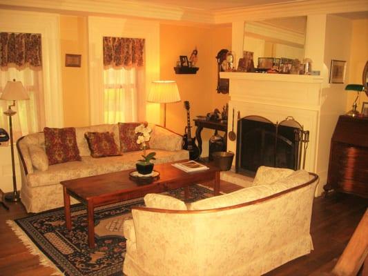 Harsens Island Bed and Breakfast leaving room/common area