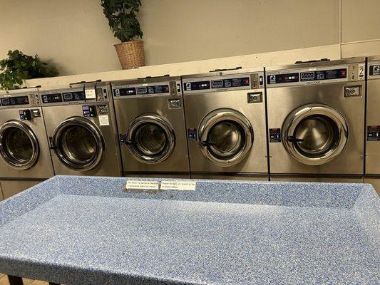 Tables to fold clothes