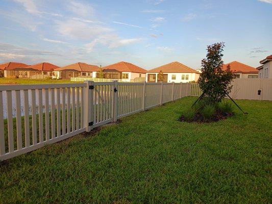 4 FT tall closed picket fence