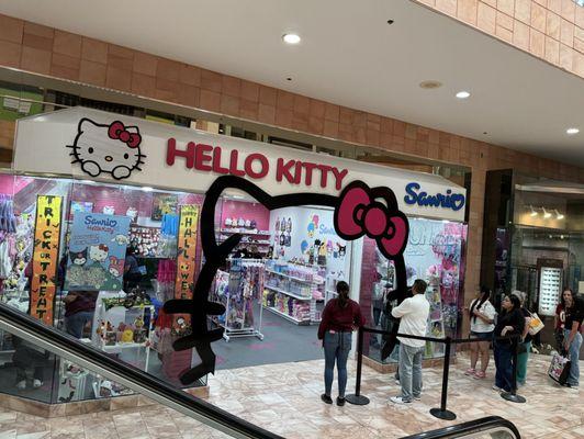 Hello Kitty 915 Sanrio Store