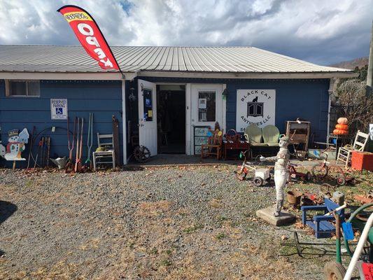 Black Cat Antiques