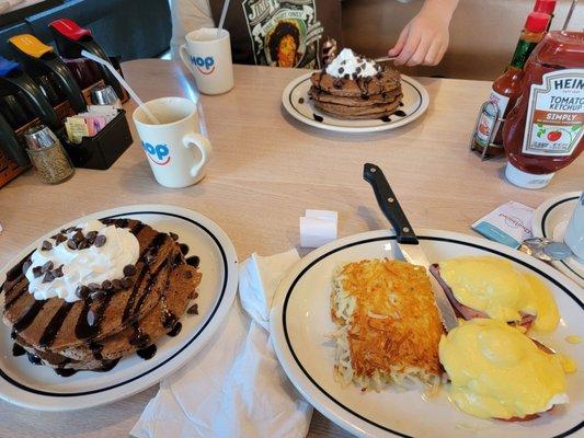 Chocolate pancakes and eggs benedict with sliced tomatoes omit the English muffin
