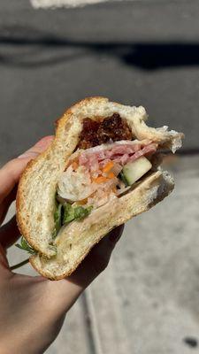 #1 House Special Banh Mi 清娜麵包