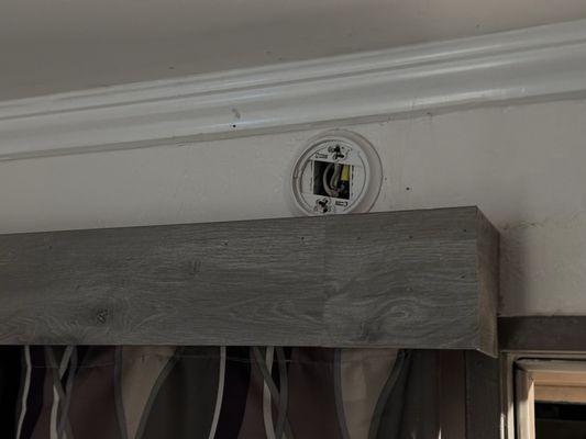 Yea no carbon monoxide or smoke detectors