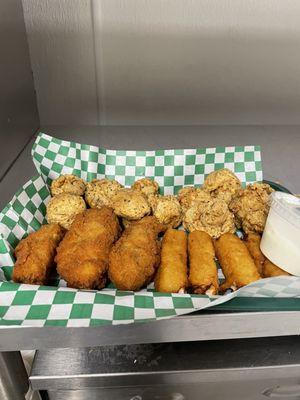 Triple bogey 1/2 fried pickles 1/2 mozzarella sticks 1/2 fried Jalapeno peppers