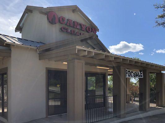 "Janies Tacos" closed down and this dry cleaners did not make it either