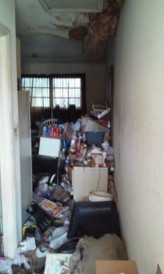 This.is Alan Biel's apartment. He's an employee of Dun-rite carpet cleaning. Is this someone you want cleaning your home or office?