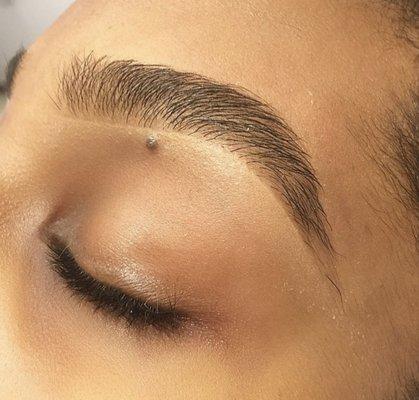 Frisco's top brow artist | Before & after threading by Brows by Nikki - Best eyebrow threading in Frisco & Dallas, TX.