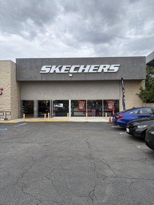 SKECHERS Warehouse Outlet