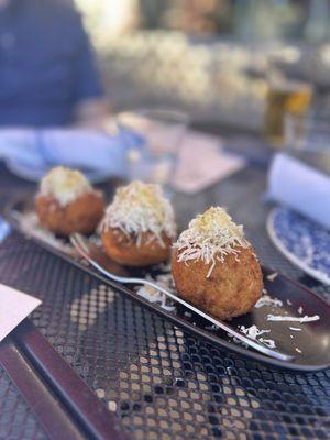 Cacio e Pepe Arancine