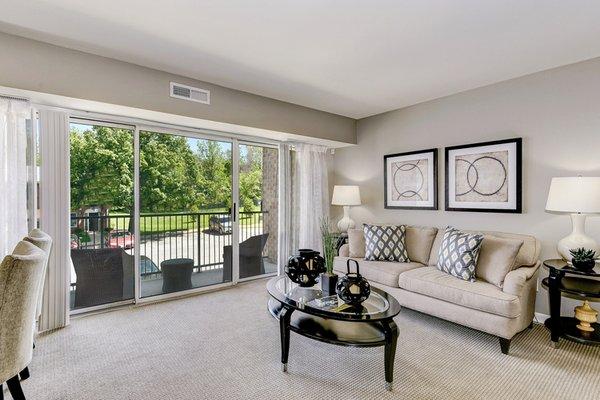 Hampton Manor Apartments & Townhomes