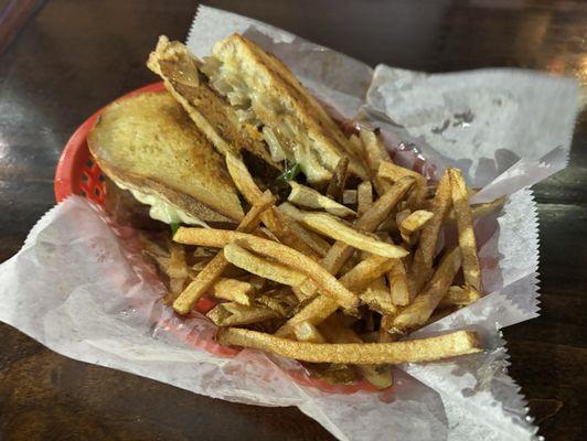 Leon's Sports Bar & Grill