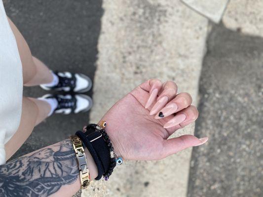 Long stiletto set with heart accent