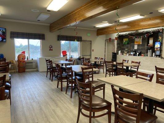 Nice full size dining room.