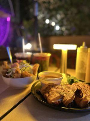 Flautas y quesabirrias