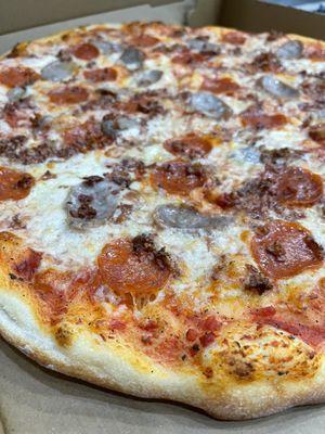 Meat lover pie w pepperoni , bacon , sausage and out Margarita mozzarella cheese .