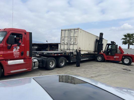 American Riggers moves and transports sea containers and other large equipment