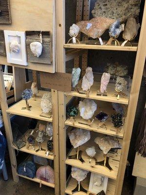 Vintau vendor display, showcasing rocks and gemstones as well as dreamcatchers.