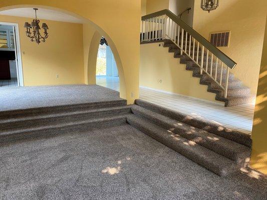 The installer did a meticulous job on this challenging sunken room.