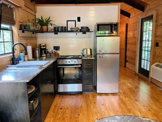 The Roost - full kitchen