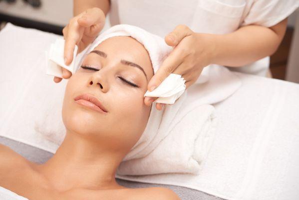 Clear breakouts fast! Our specialized Acne Facial detoxifies and calms skin in Maspeth, Queens, NY.