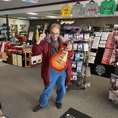 Gibson Les Paul Classic with Heritage Cherry Sunburst finish!