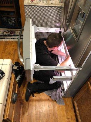 Refrigerator repair service