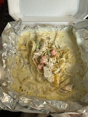 Fettuccini Alfredo with chicken and veggies