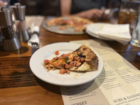 Elliot's Wood Fired Kitchen & Tap