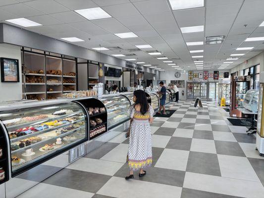 Calandra's Italian & French Bakery