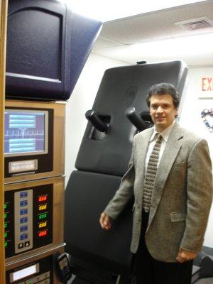 Dr. Michael Napoliello at his DRX9000 computerized traction set-up