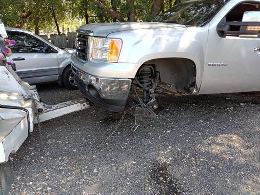 We vehicle with wheels missing or non at all...