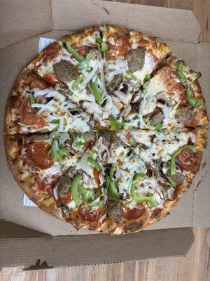 Deluxe pizza. Love it