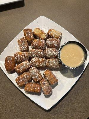 Cinnamon pretzel bites