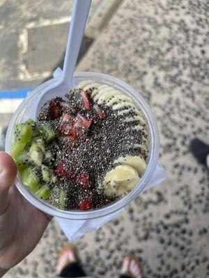 Açaí bowl with kiwi, strawberry, banana, granola and chia seeds. So delicious!