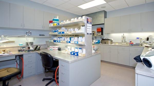 On-Site State of the Art Dental Prosthodontic Laboratory