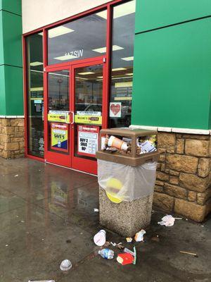 Come on CEFCO you can do better than this! No coffee no X large cups You need more people on the weekends!!