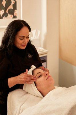 facial massage with expert estheticians
