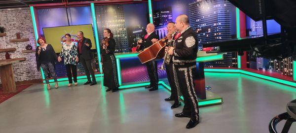 Canal 41 con el mariachi internacional acompañando la comisionada Rebecca sosa