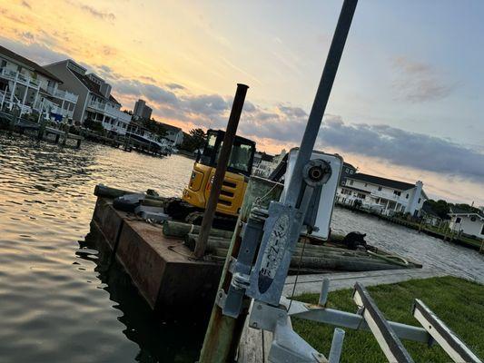 See all the extra room the barge left ? I sure don't and I'm worried mostly about my safety