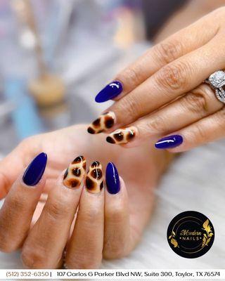 Deep blue glam with a twist!
We're loving this combo of glossy navy nails and tortoiseshell art -- timeless, classy, and a little wild.