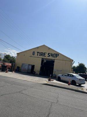 Universal Tire Shop