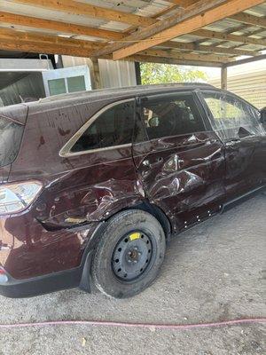 Reparamos daños menores y grandes también trabajamos con aseguransa