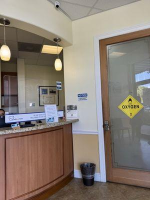 This was on my way out. The chairs and inside is super clean and organized with 4-5 stations.