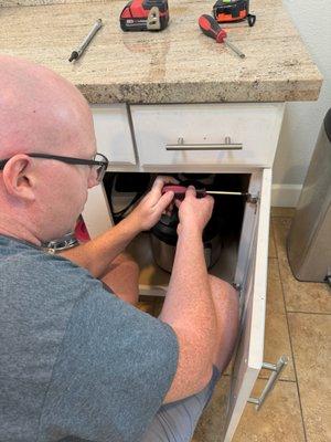 Performing cabinet repair