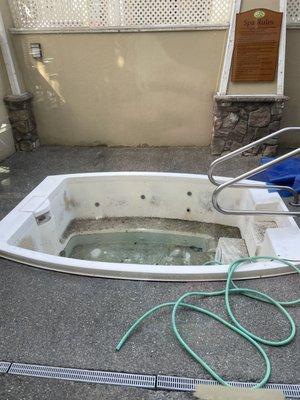 The spa... wish they were just cleaning it or something but still just as dirt and not working!