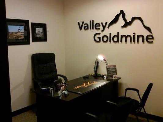 Valley Goldmine provides a professional private office for those looking to sell their gold, silver, and platinum.