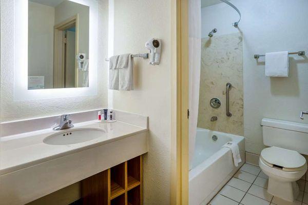 Guest room bath